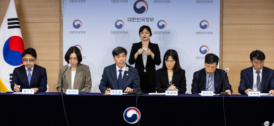 박구연 국무조정실 1차장이 지난 12일 정부서울청사에서 후쿠시마 원전 오염수 전문가 현장 시찰단 관련 브리핑을 하고 있다. 연합뉴스